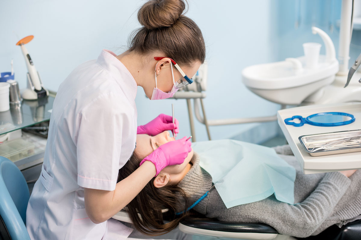 What Oral Cancer Tests Does the Doctor Perform to Identify Mouth Cancer?